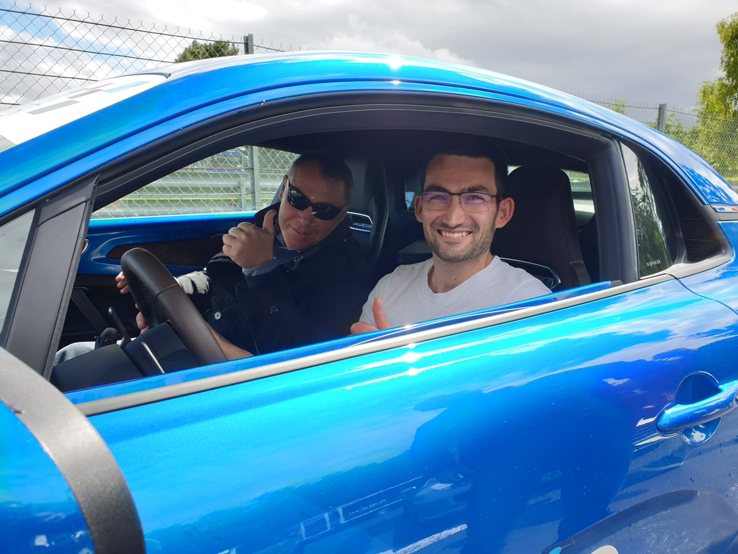 Tony Cosson et un client à bord de l'Alpine